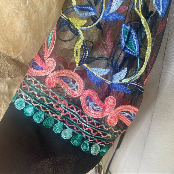 🌸Stunning floral embroidered kimono🌸 - Picture 2 of 5